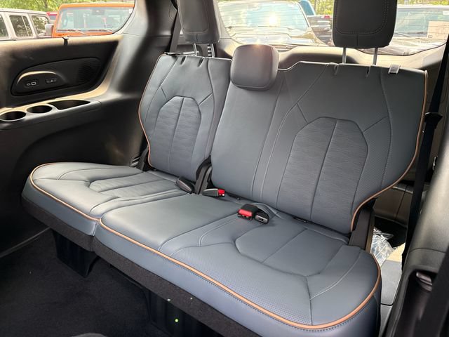 New 2027 Chrysler Pacifica Pinnacle w/ Theater Group FWD image 27