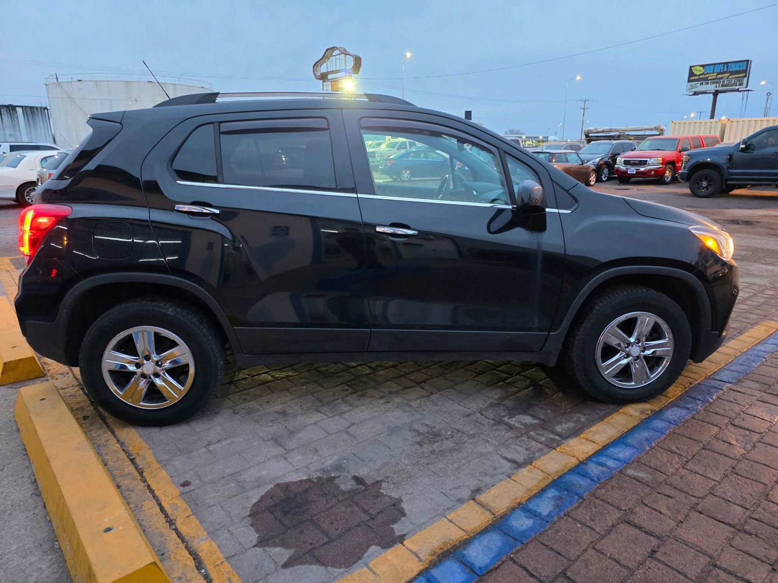 Used 2017 Chevrolet Trax LT w/ LT Convenience Package image 4