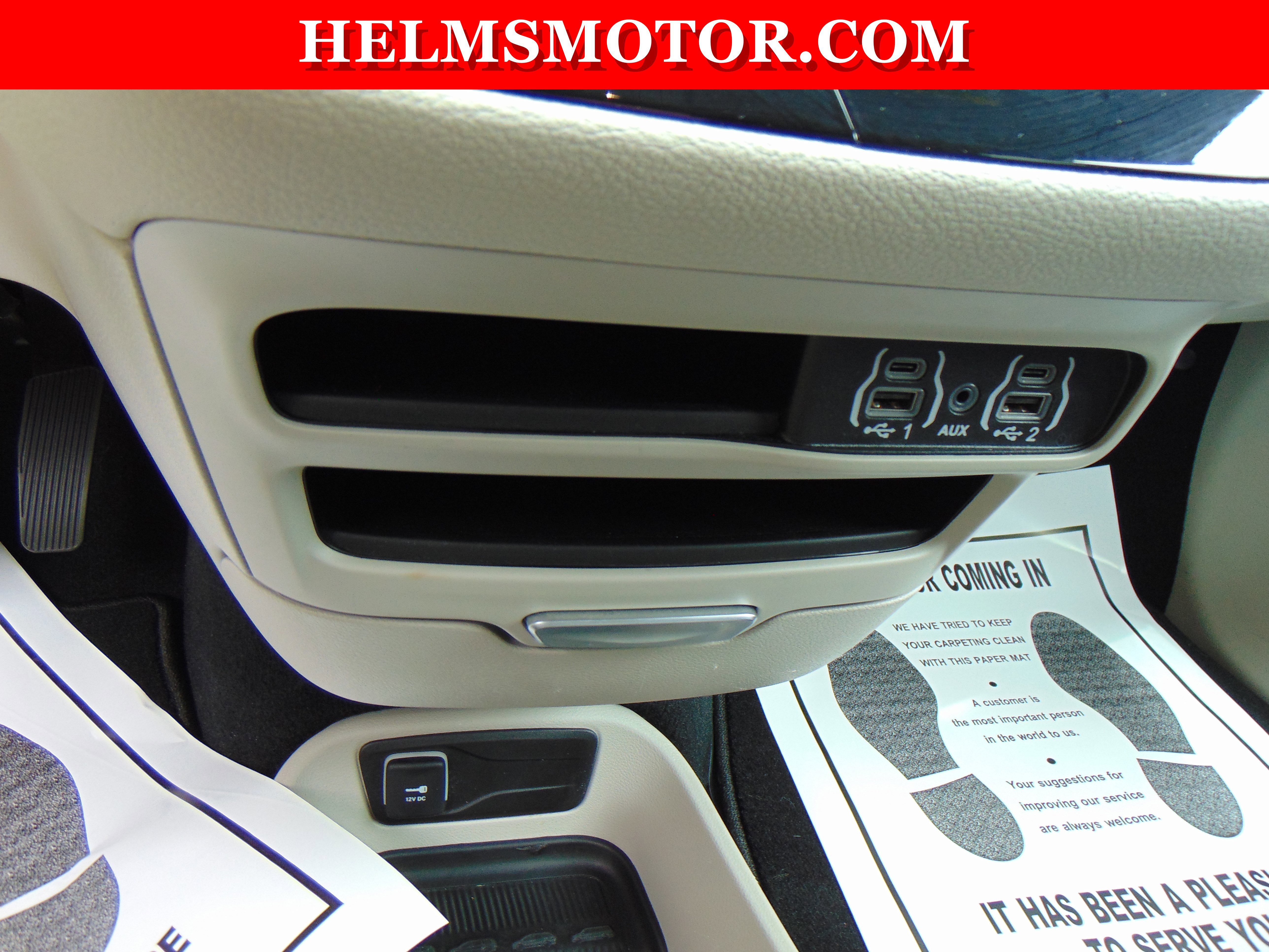 Used 2024 Chrysler Pacifica Touring-L image 23