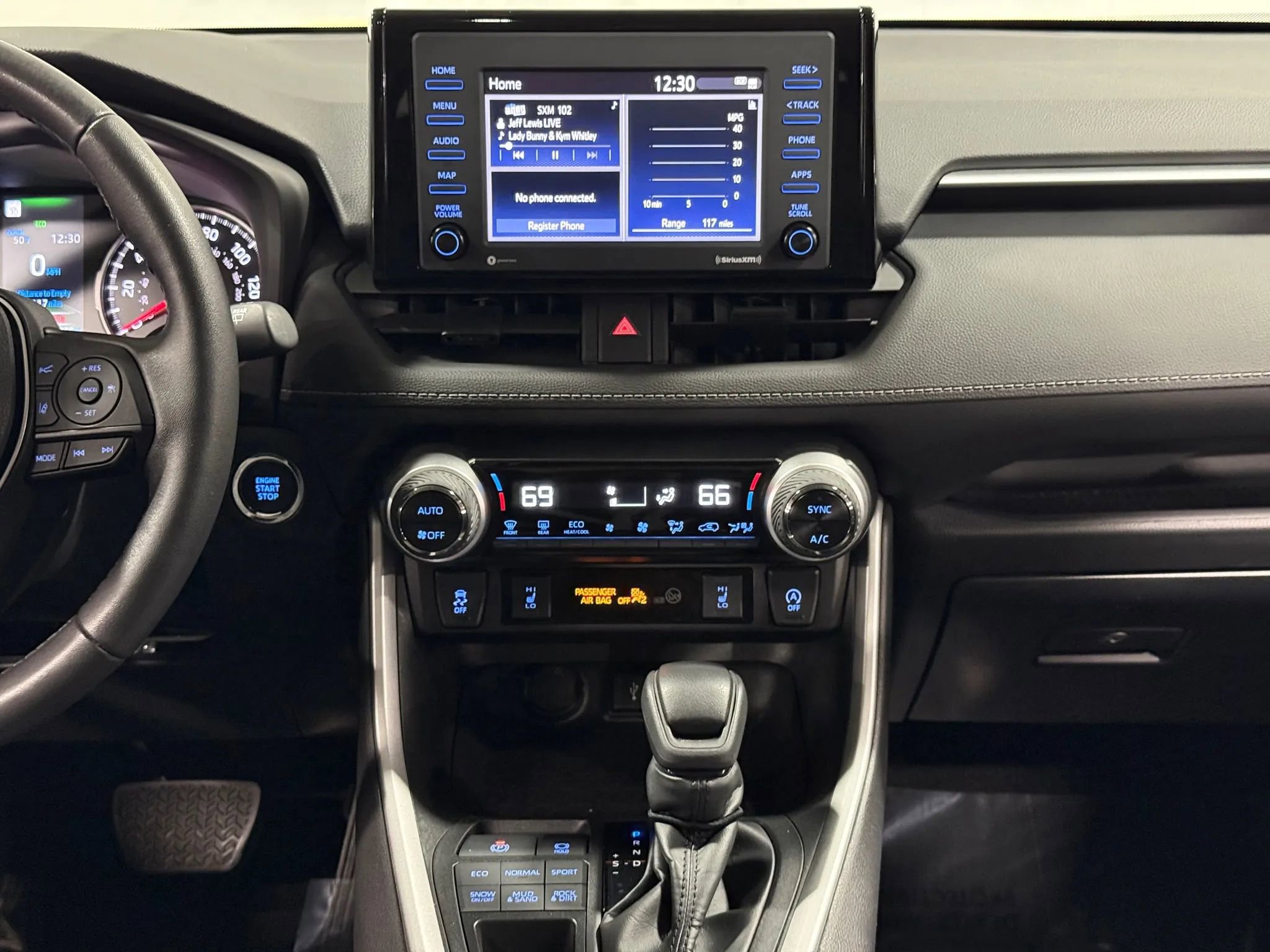 Used 2022 Toyota RAV4 XLE w/ Convenience Package image 39