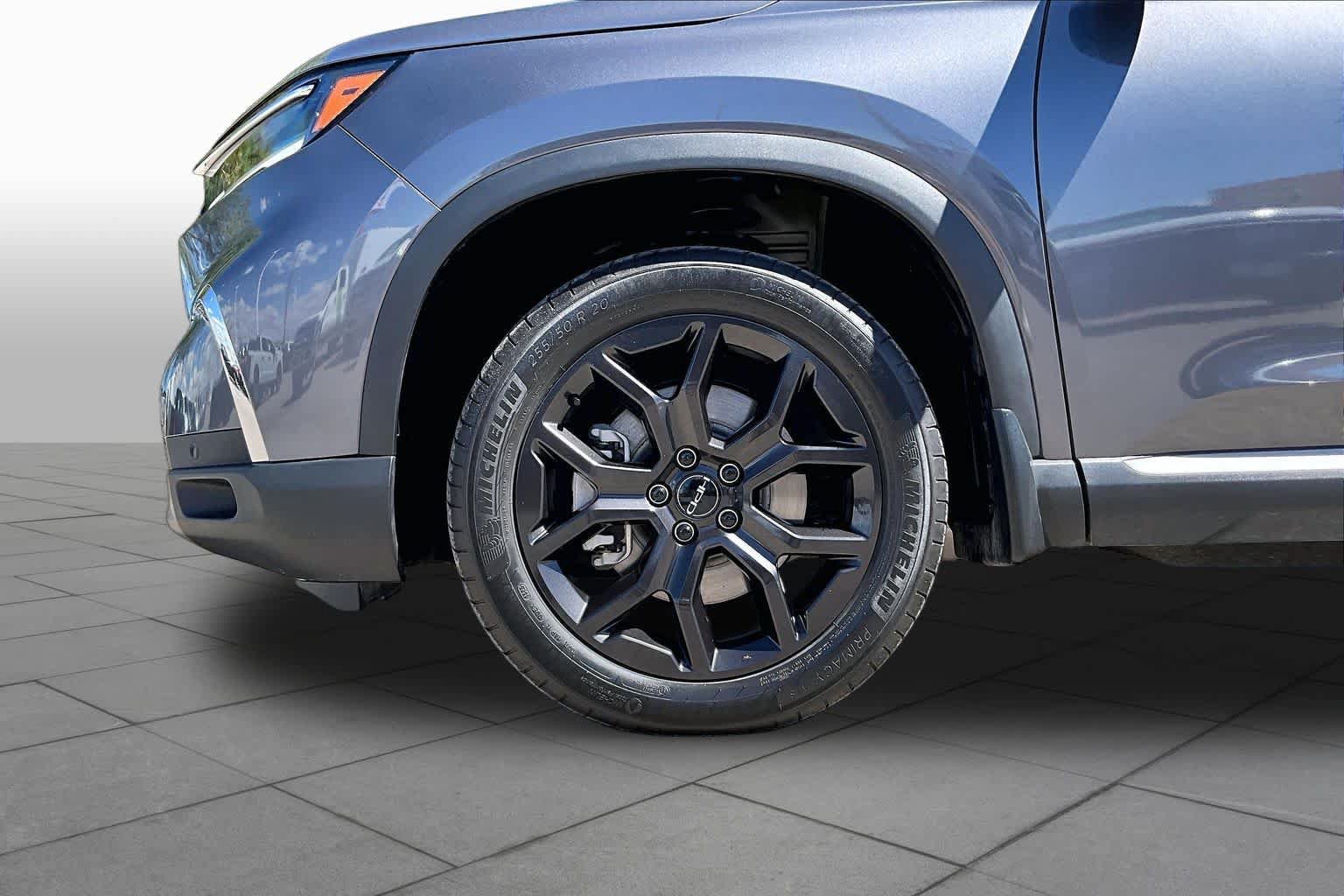 Used 2025 Honda Pilot Touring image 11