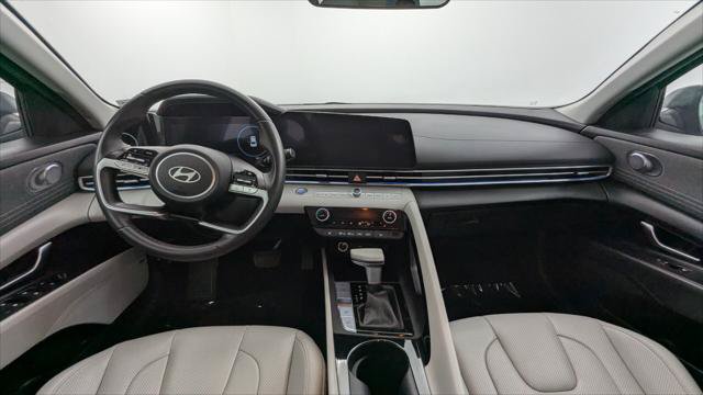 Used 2025 Hyundai Elantra Limited FWD image 24