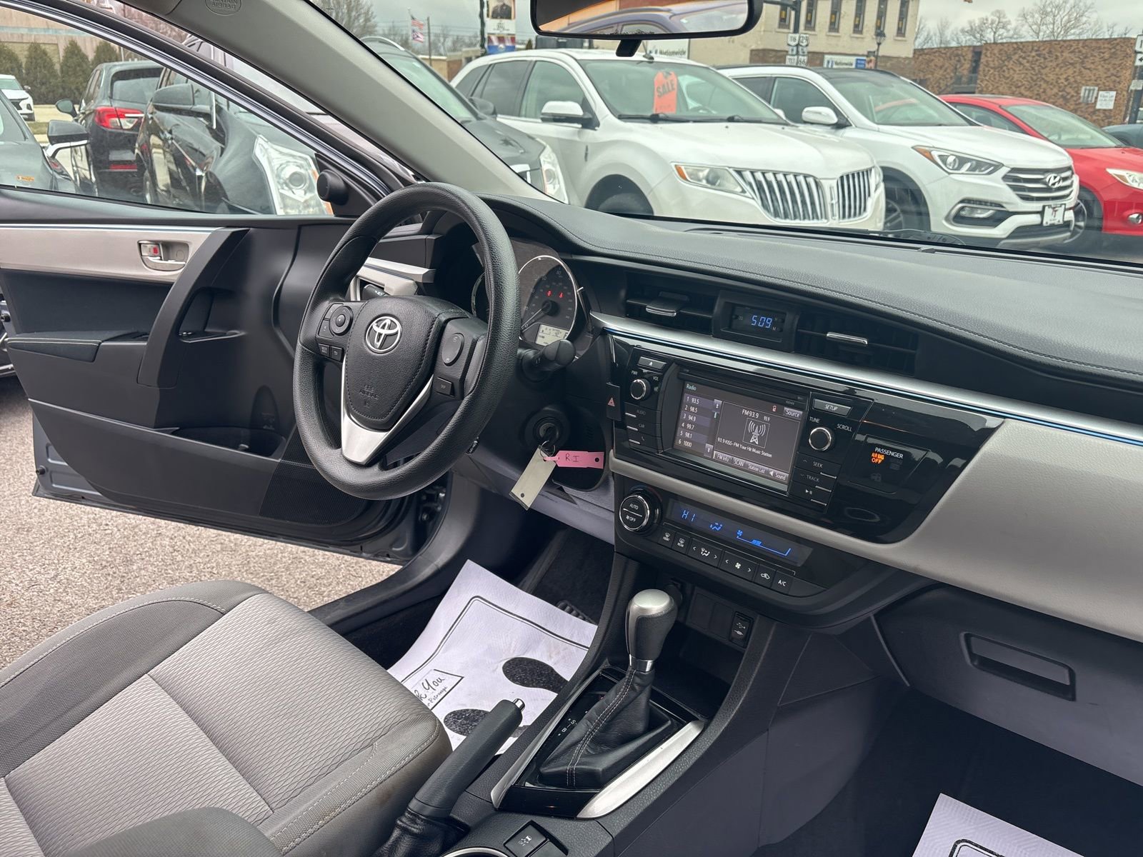 Used 2014 Toyota Corolla LE image 19