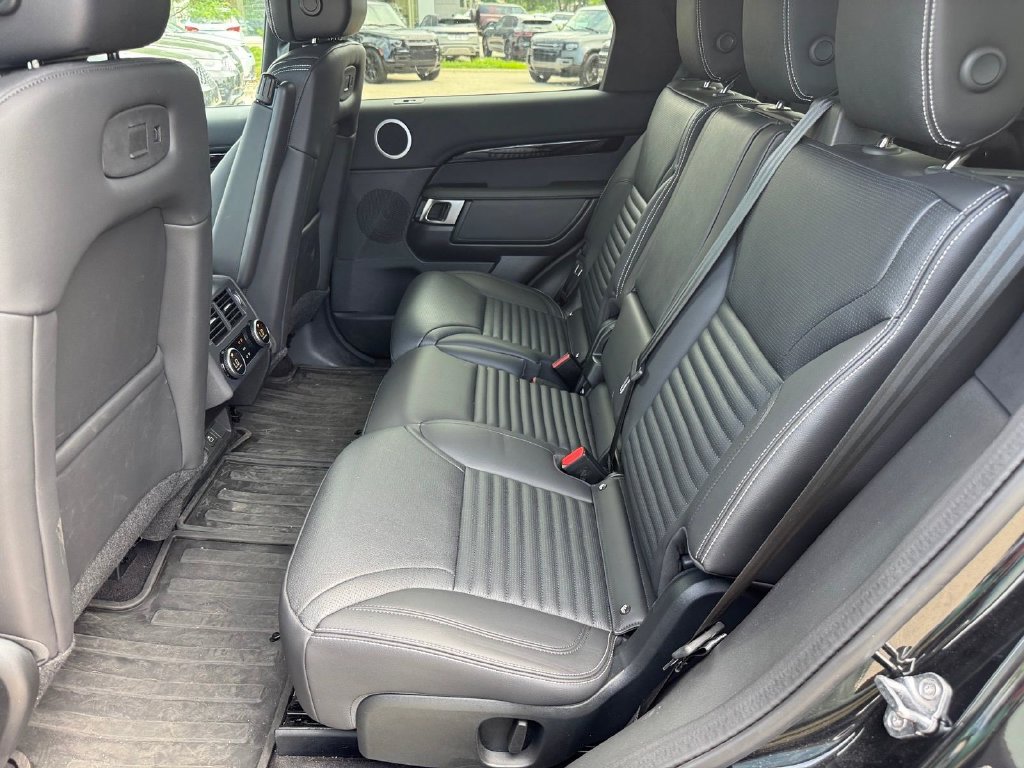 Used 2025 Land Rover Discovery S AWD/4WD image 9