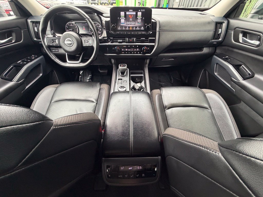 Used 2025 Nissan Pathfinder SL w/ Black Appearance Package AWD/4WD image 13