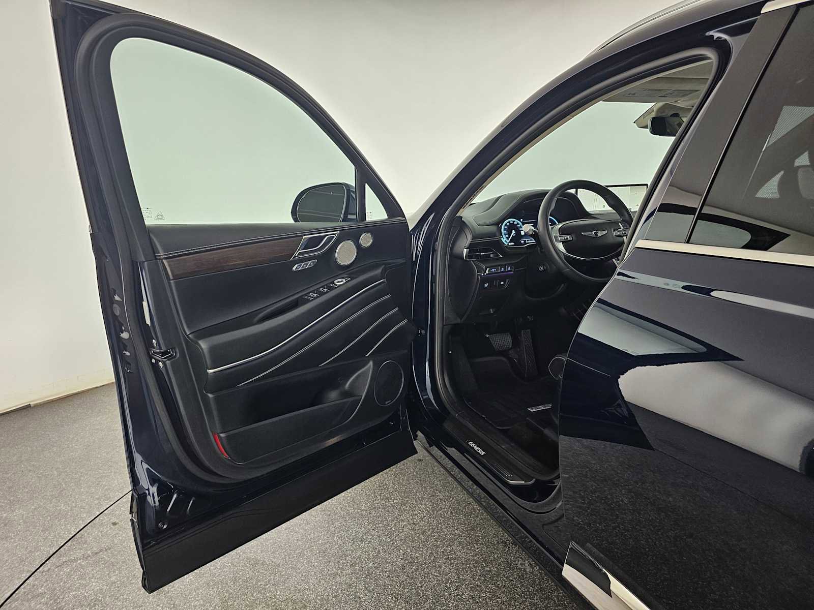 Used 2023 Genesis GV80 3.5T w/ Cargo Package image 19