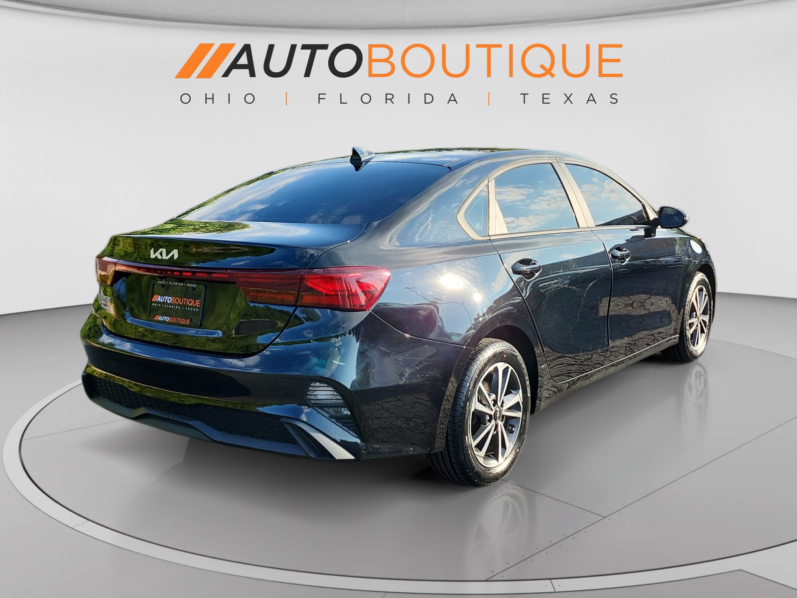 Used 2024 Kia Forte LXS w/ LXS Technology Package FWD image 5