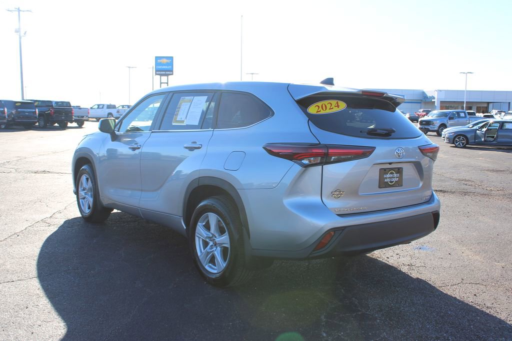Used 2024 Toyota Highlander LE image 7