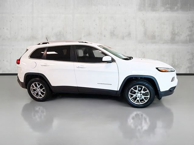 Used 2018 Jeep Cherokee Latitude Plus w/ Cold Weather Group image 4