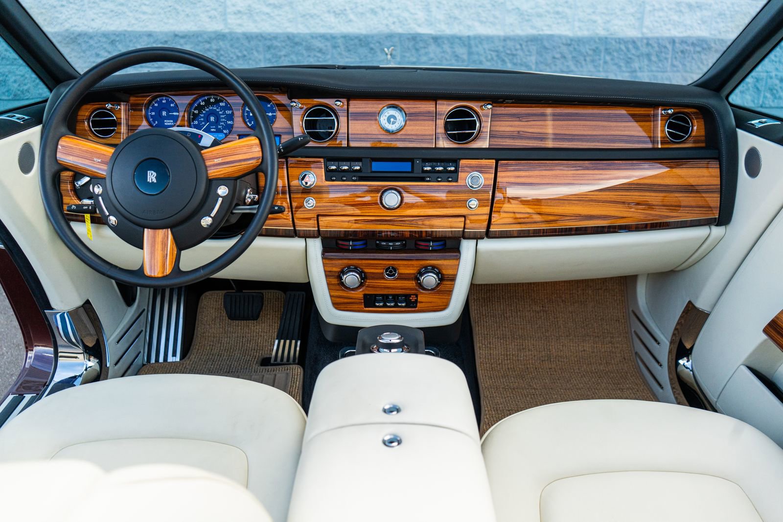 Used 2010 Rolls-Royce Phantom Drophead Coupe image 4