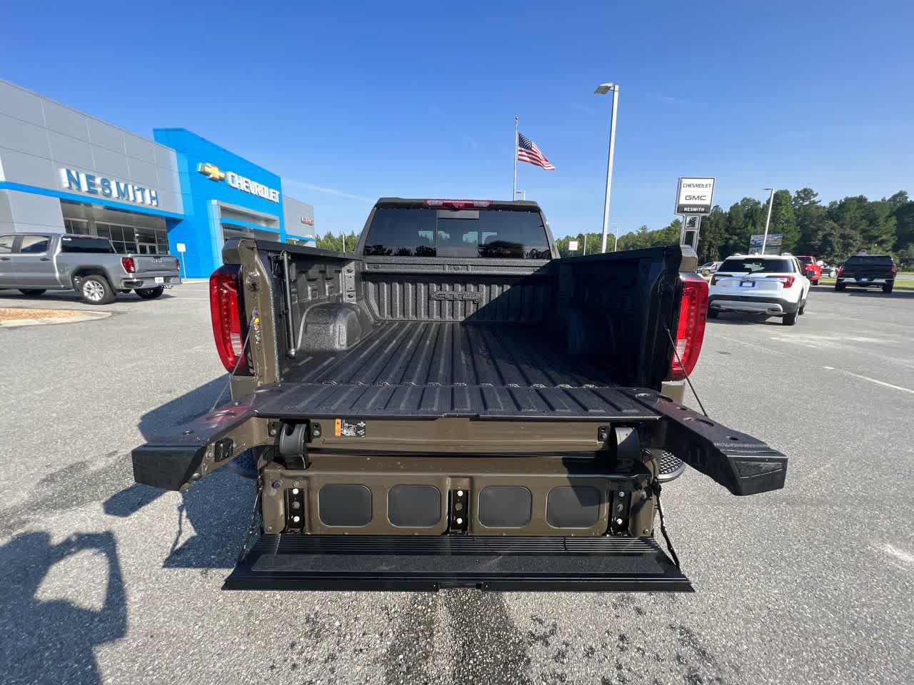 Used 2023 GMC Sierra 1500 AT4 w/ AT4 Premium Package AWD/4WD image 26