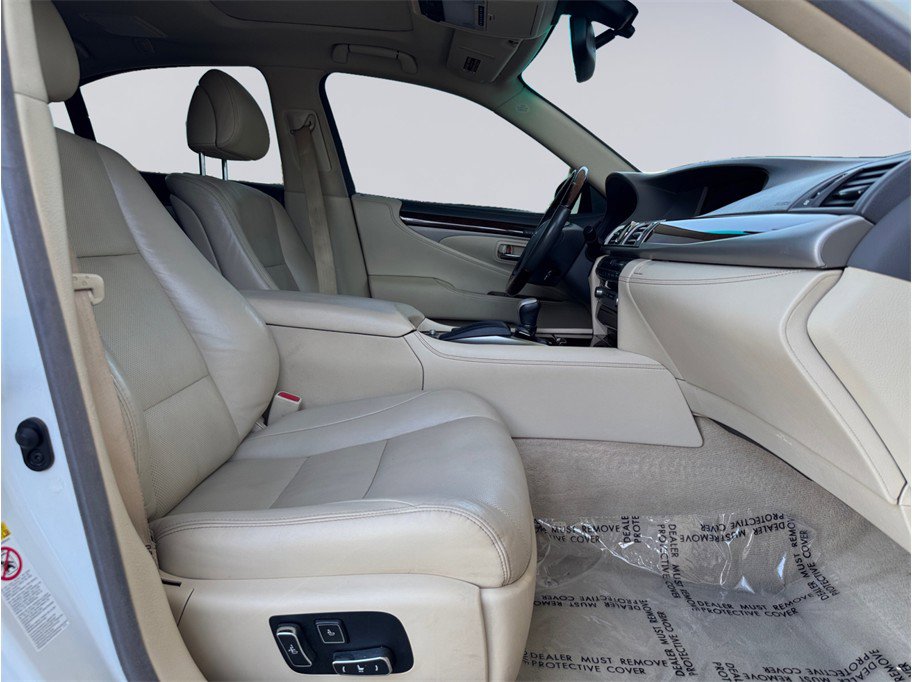 Used 2014 Lexus LS 460 w/ Comfort Package image 21