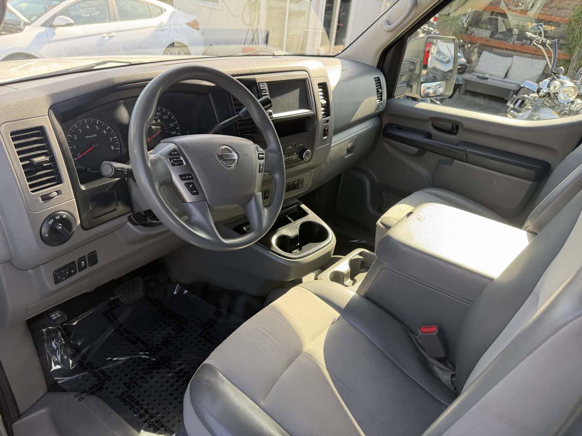 Used 2019 Nissan NV 2500 SV image 9