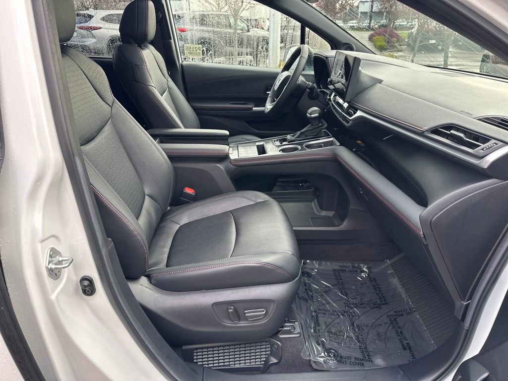 Used 2025 Toyota Sienna XSE w/ XSE Plus Package image 18