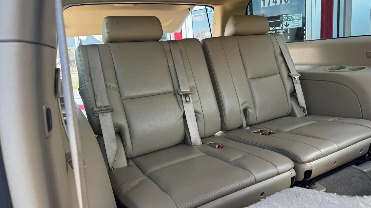 Used 2011 Cadillac Escalade ESV Luxury AWD/4WD image 23