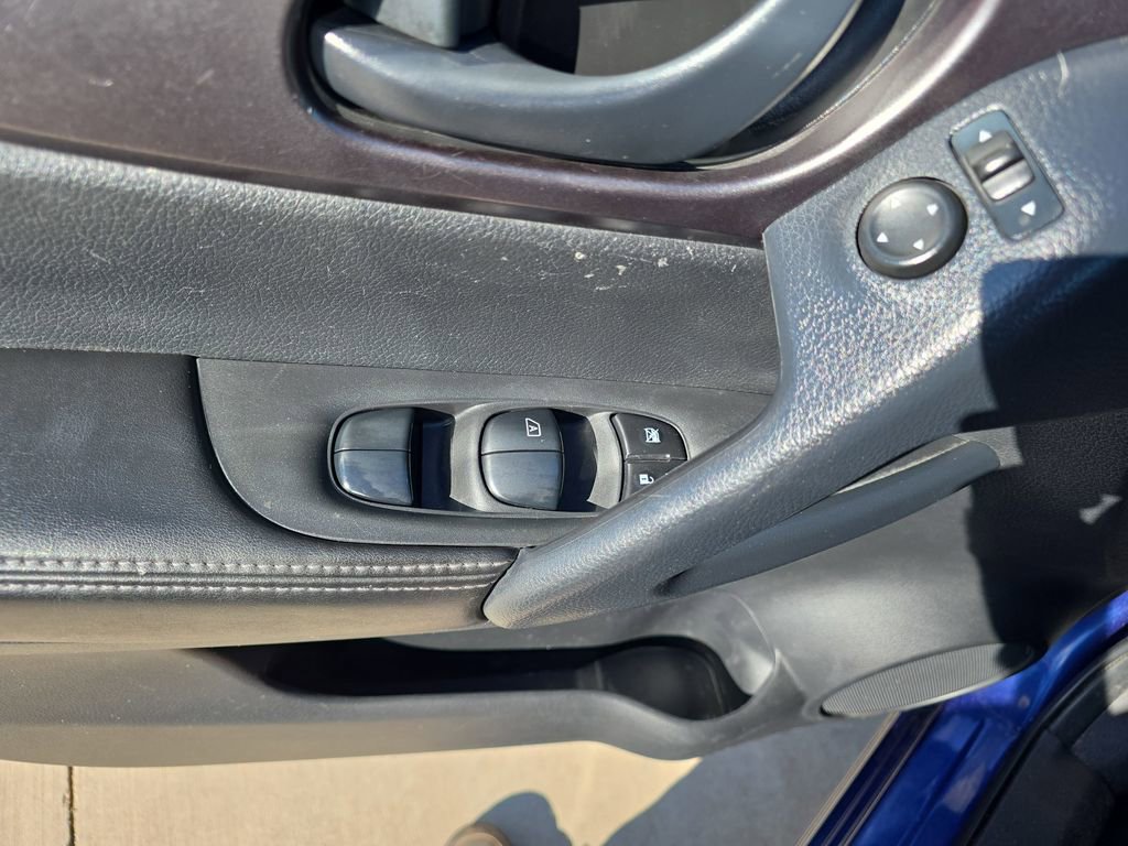 Used 2022 Nissan Rogue Sport S image 28