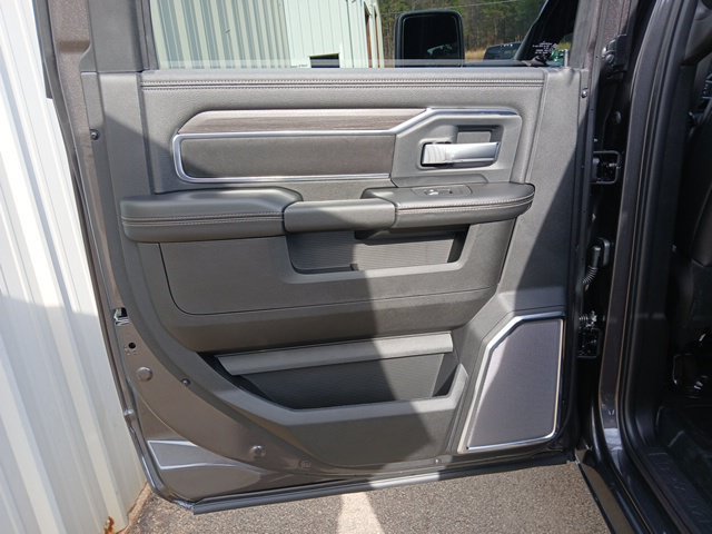 New 2026 RAM 4500 4x4 Crew Cab DRW w/ Laramie Trim Package image 16