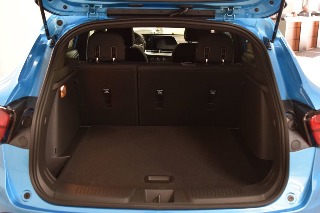 New 2026 Chevrolet Trax RS w/ Sunroof Package FWD image 24