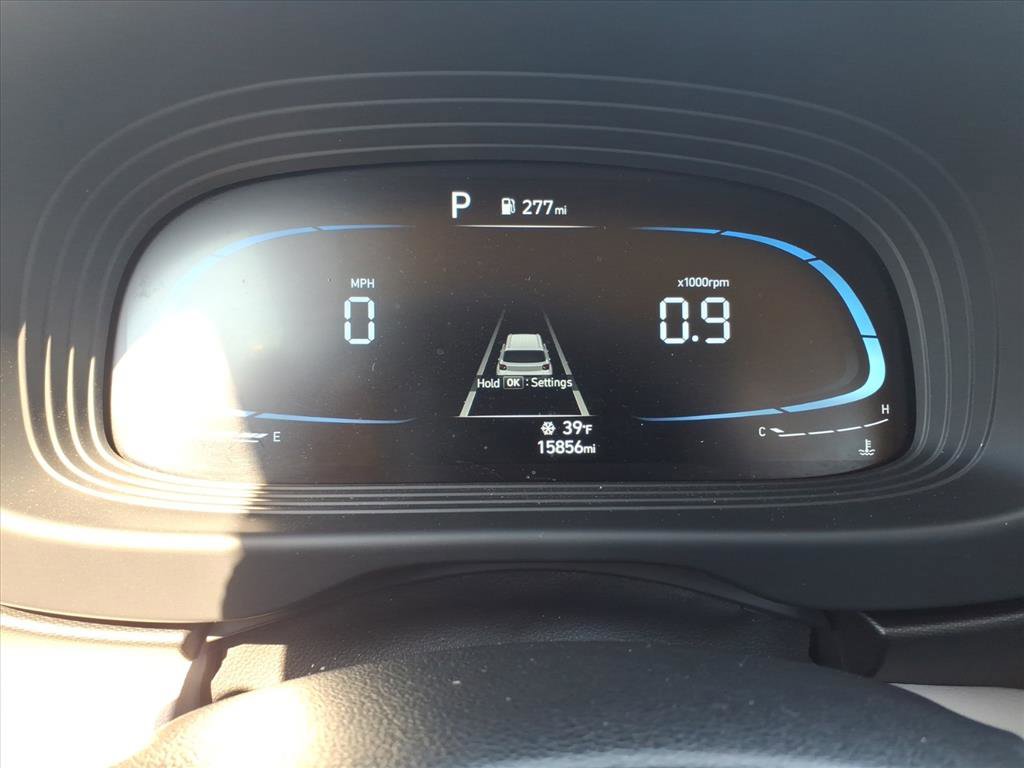 Certified 2025 Hyundai Venue SEL image 18