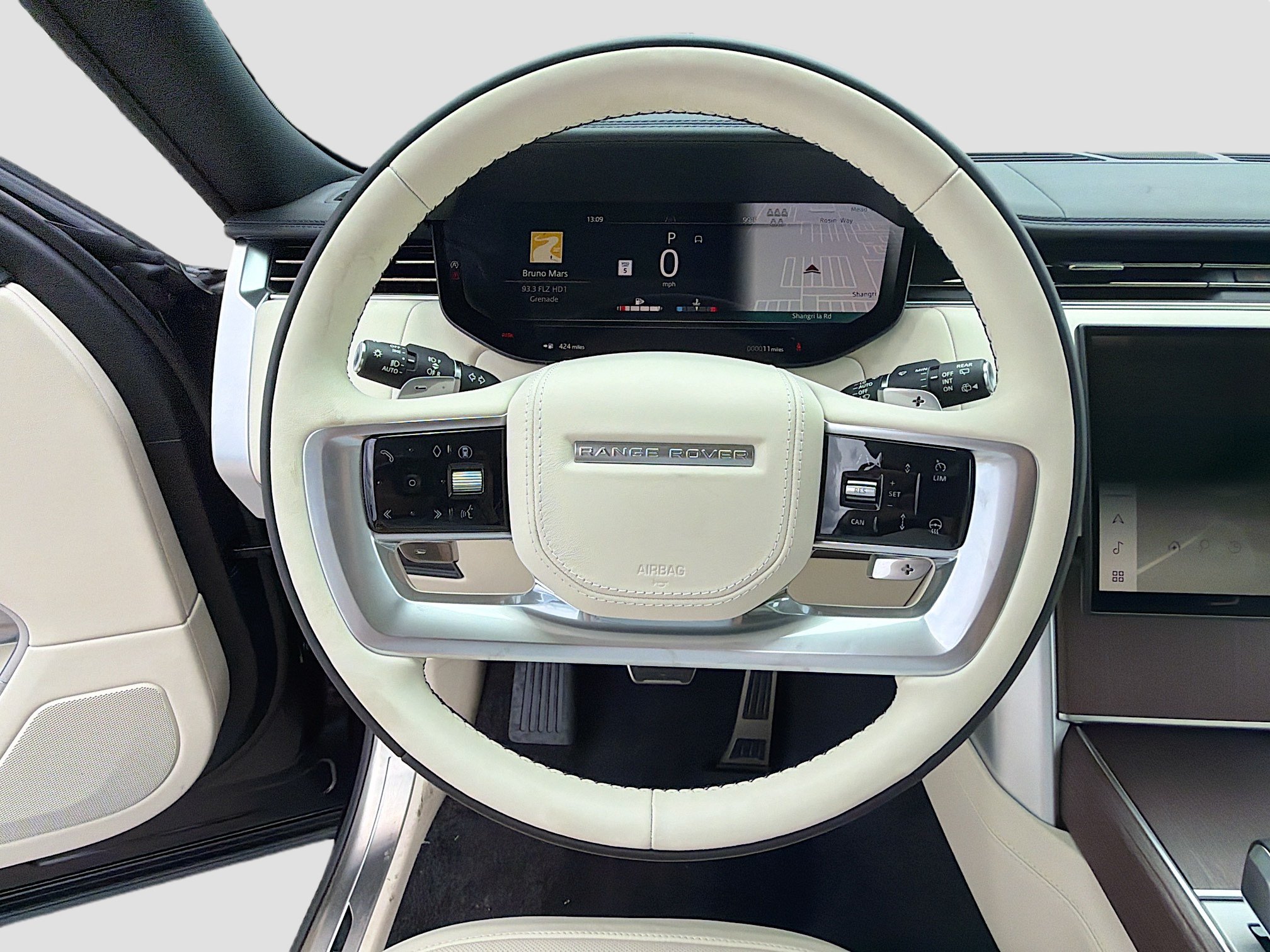 New 2026 Land Rover Range Rover Long Wheelbase SE AWD/4WD image 41