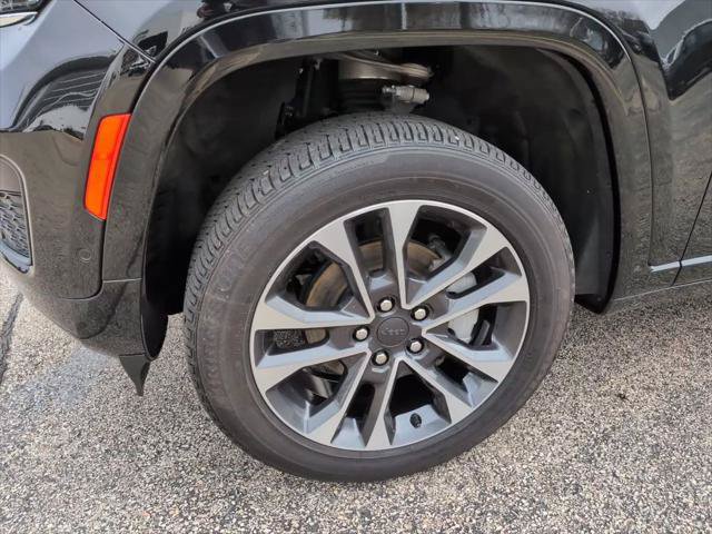 Certified 2024 Jeep Grand Cherokee Overland w/ Luxury Tech Group IV AWD/4WD image 15