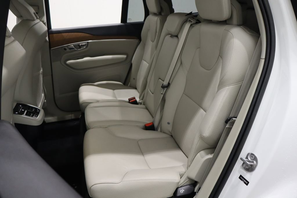 Used 2022 Volvo XC90 T6 Momentum w/ Advanced Package image 14