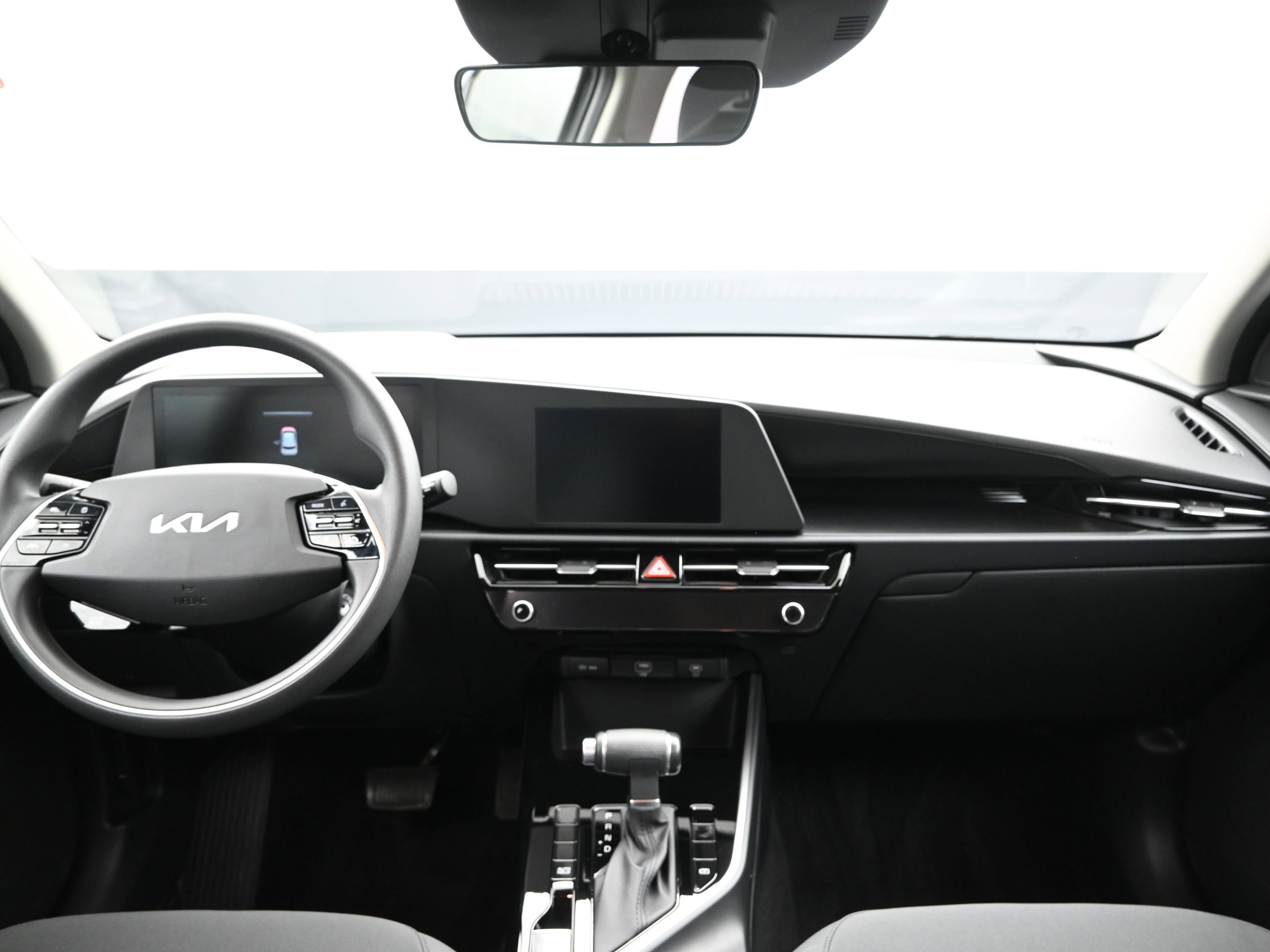 Used 2024 Kia Niro LX image 20