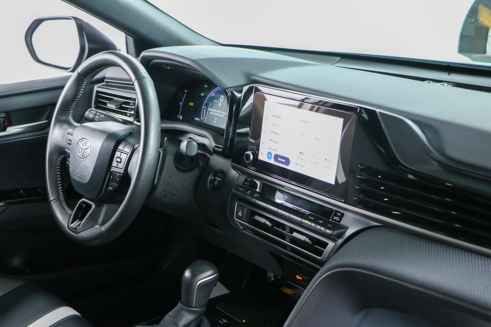 Used 2025 Toyota Camry SE FWD image 25