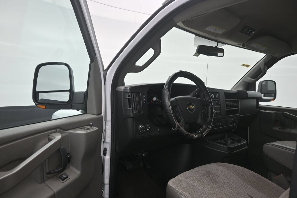 Used 2022 Chevrolet Express 3500 LS w/ Chrome Appearance Package RWD image 9