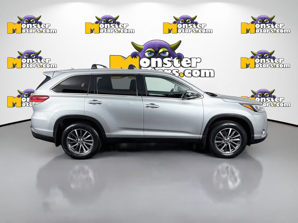Used 2019 Toyota Highlander XLE AWD/4WD image 4