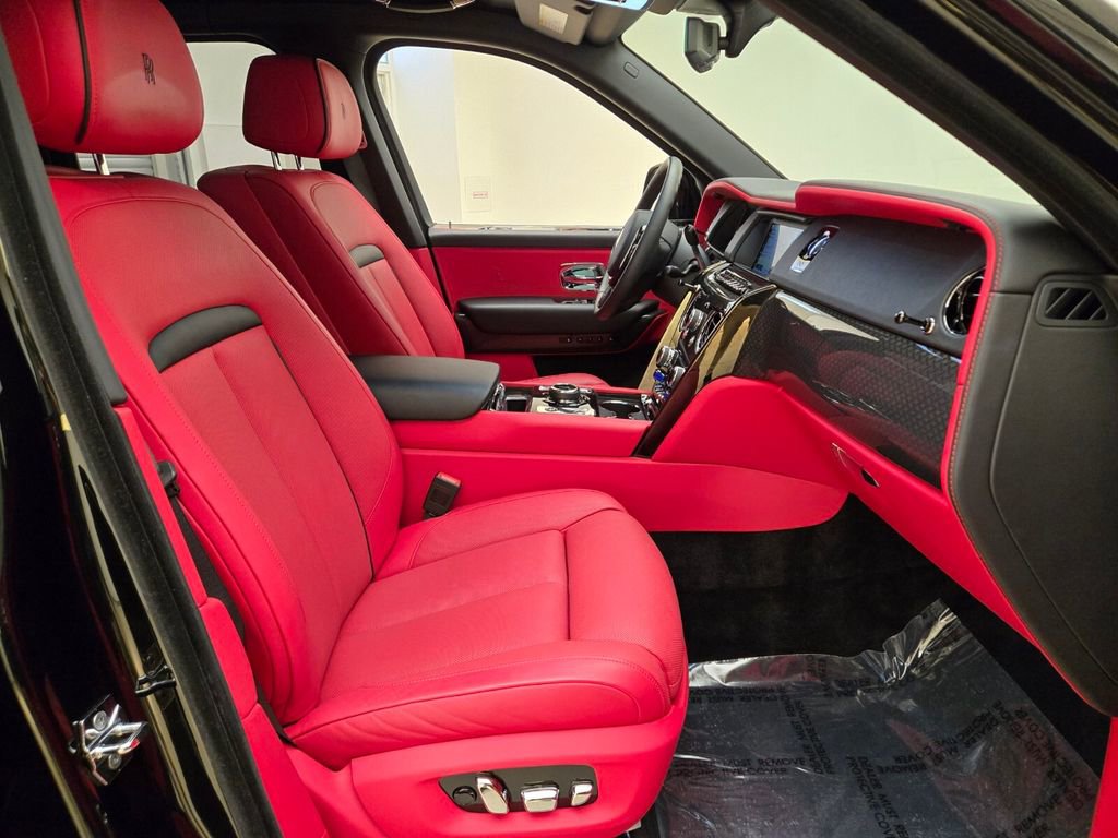 Certified 2022 Rolls-Royce Cullinan Black Badge w/ Dark Exterior Package image 24