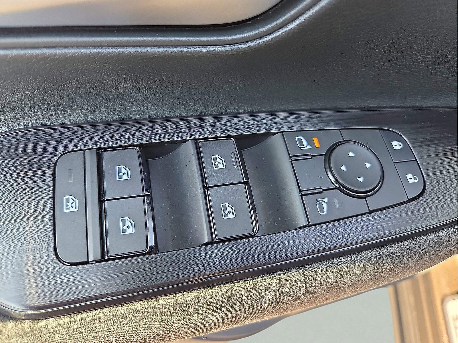 New 2026 Nissan Kicks SV w/ Illumination Package image 15