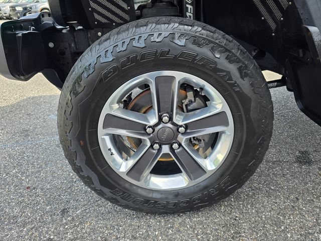 Used 2019 Jeep Wrangler Unlimited Sahara w/ Cold Weather Group AWD/4WD image 26