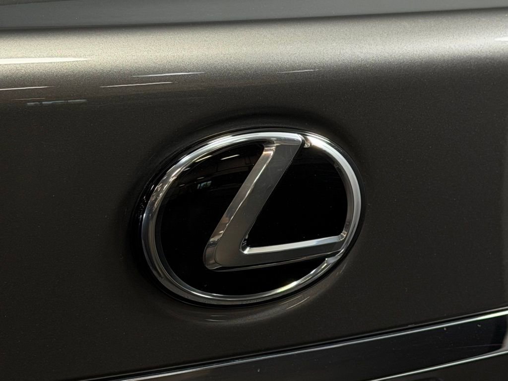 Used 2023 Lexus LS 500 w/ Interior Upgrade Package RWD image 12