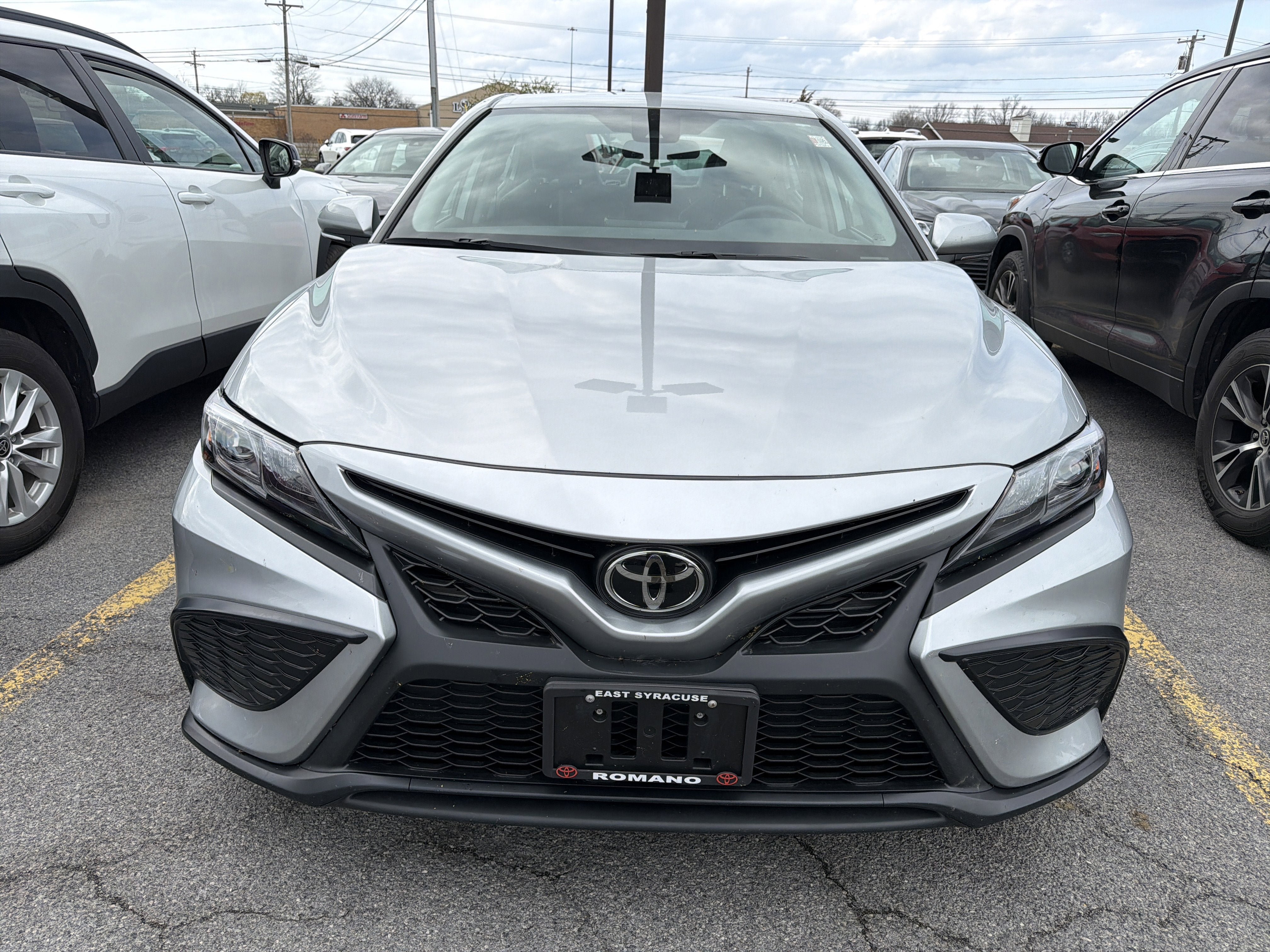 Used 2024 Toyota Camry SE AWD/4WD image 3