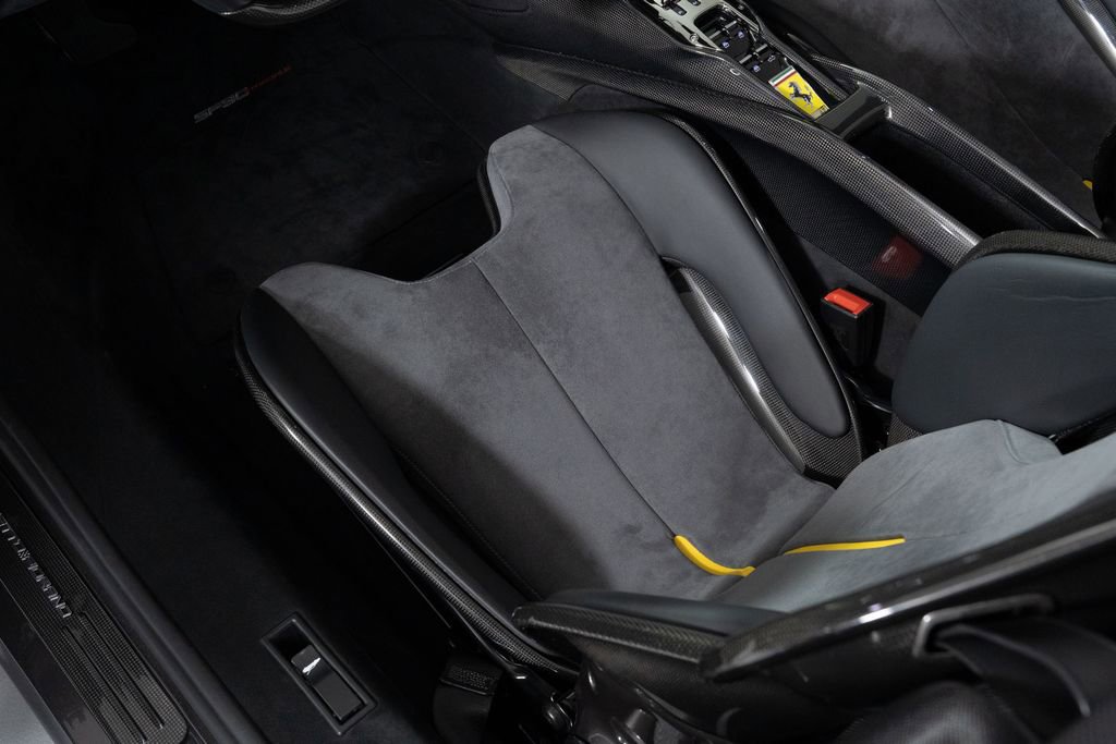 Used 2022 Ferrari SF90 Spider image 45