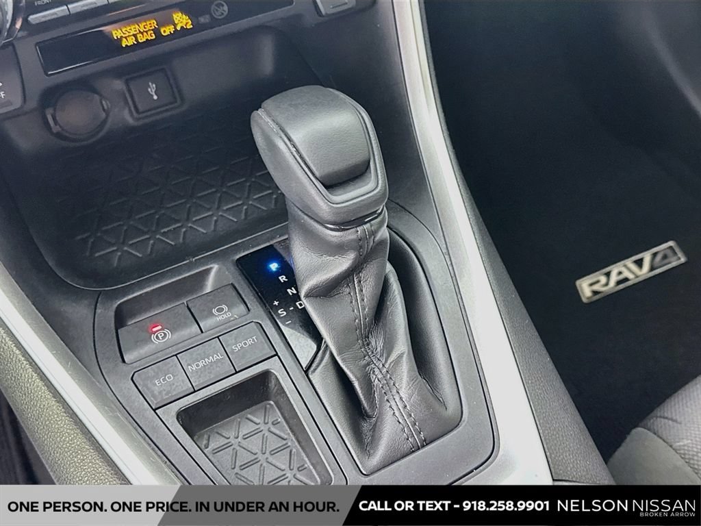 Used 2020 Toyota RAV4 XLE FWD image 16