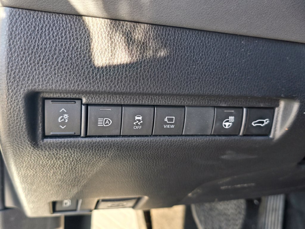 Used 2023 Toyota Venza Limited AWD/4WD image 18