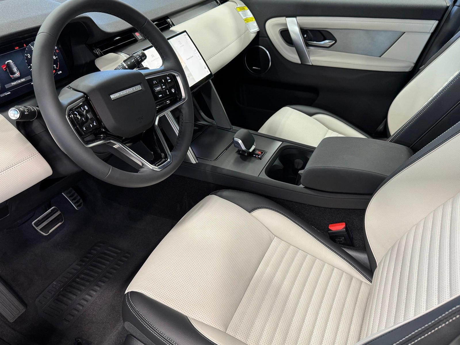 New 2026 Land Rover Discovery Sport Landmark AWD/4WD image 14