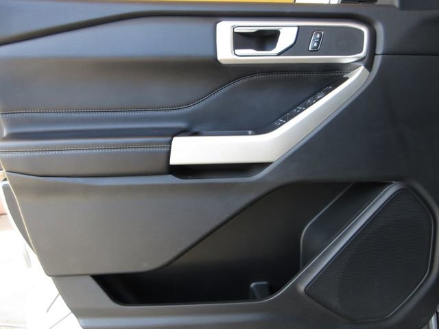 Used 2020 Ford Explorer XLT w/ Equipment Group 202A RWD image 9