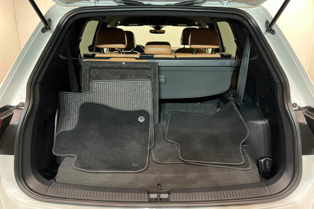 Used 2023 Volkswagen Tiguan SE FWD image 22