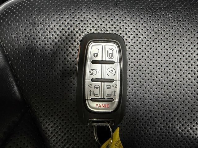 Used 2017 Chrysler Pacifica Limited FWD image 57