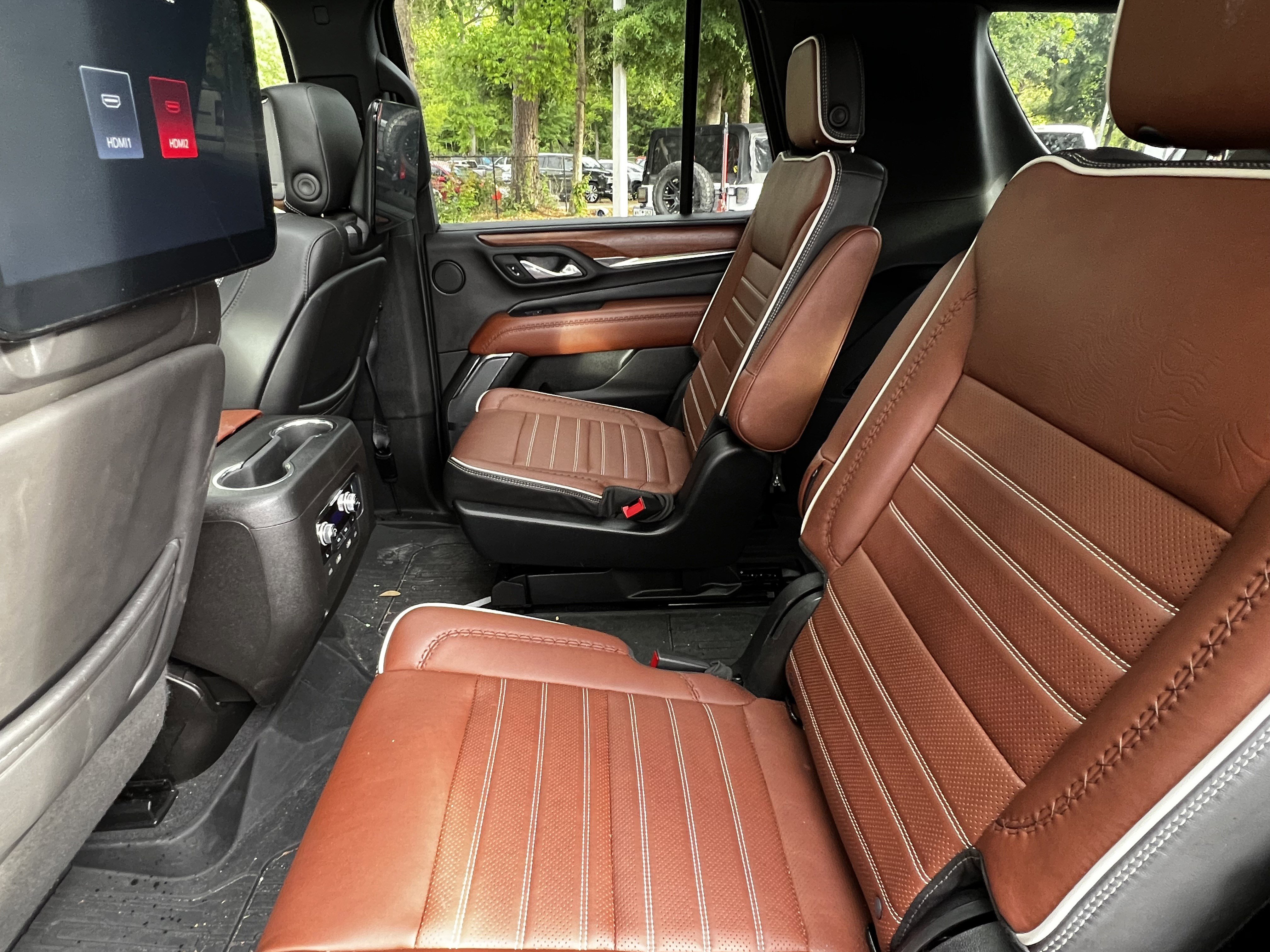 Used 2023 GMC Yukon Denali Ultimate AWD/4WD image 35