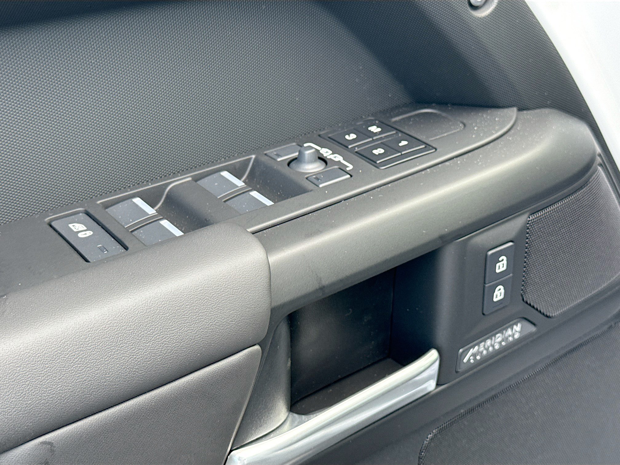 New 2026 Land Rover Defender 130 X-Dynamic SE AWD/4WD image 24