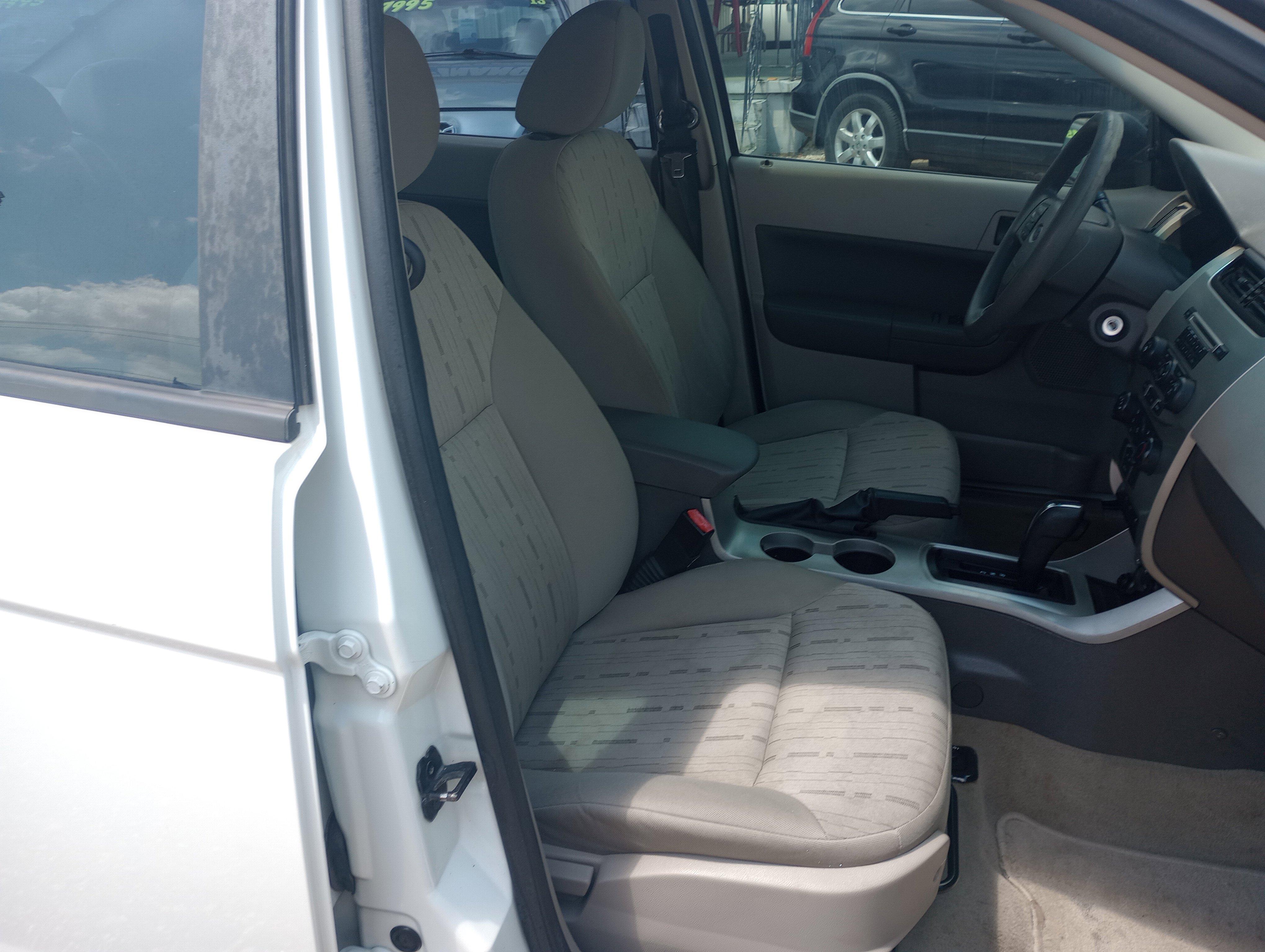 Used 2010 Ford Focus SE image 13