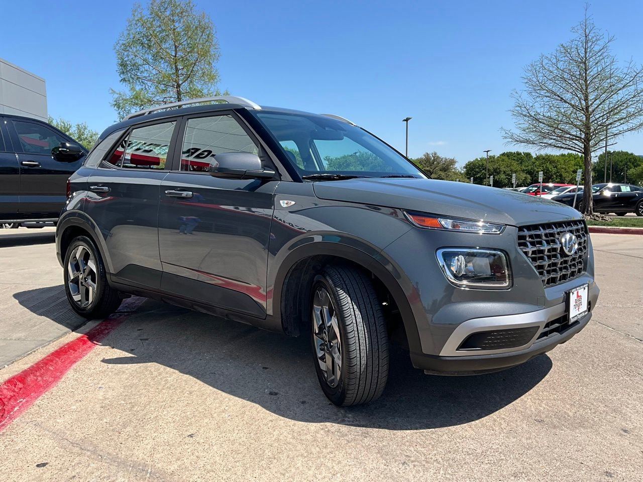 Used 2025 Hyundai Venue SEL image 4