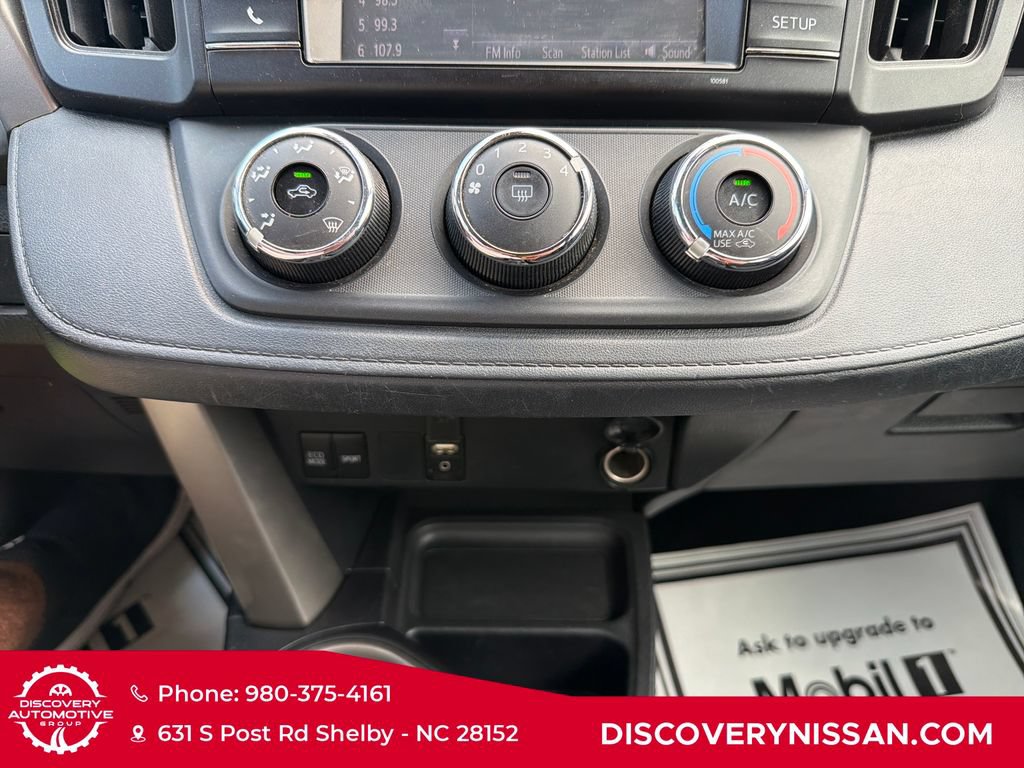 Used 2018 Toyota RAV4 LE FWD image 21