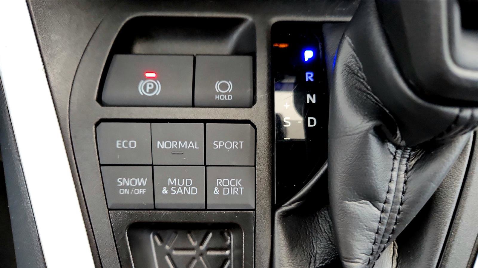 Used 2024 Toyota RAV4 LE image 33