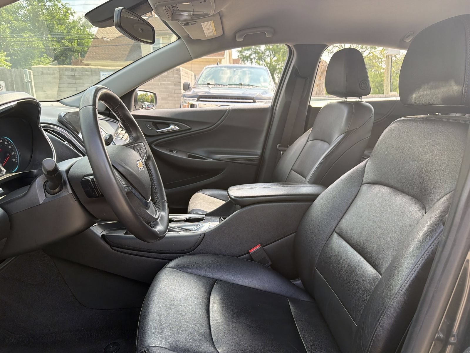Used 2017 Chevrolet Malibu LT w/ Leather Package FWD image 11