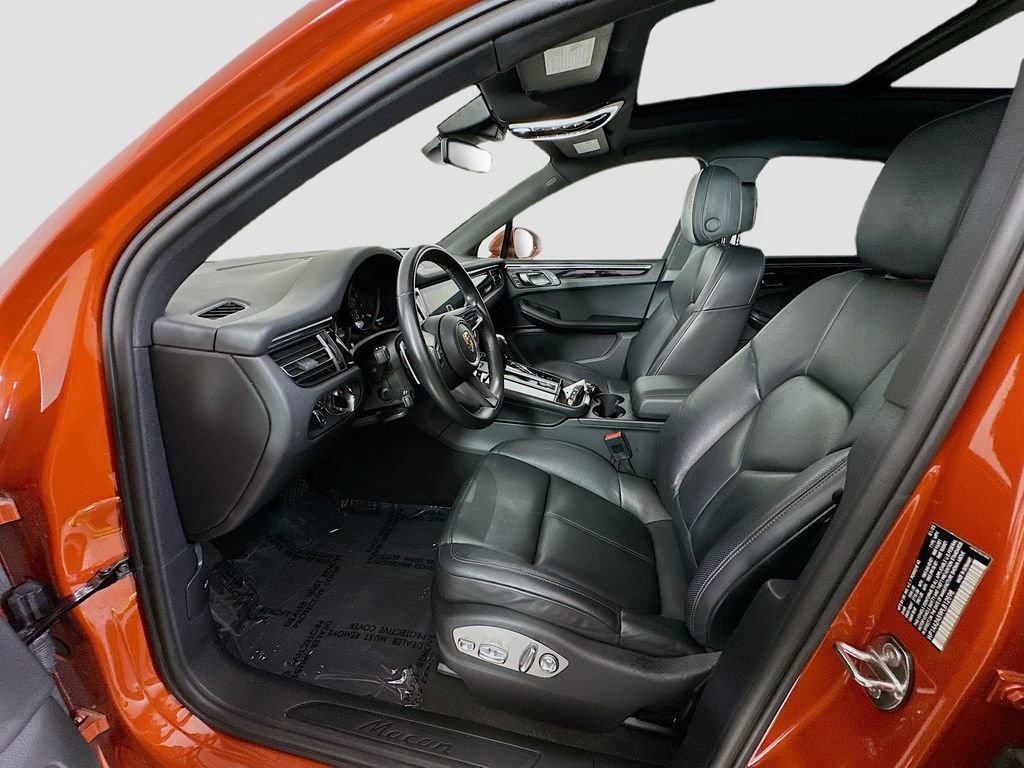 Certified 2023 Porsche Macan AWD/4WD image 5